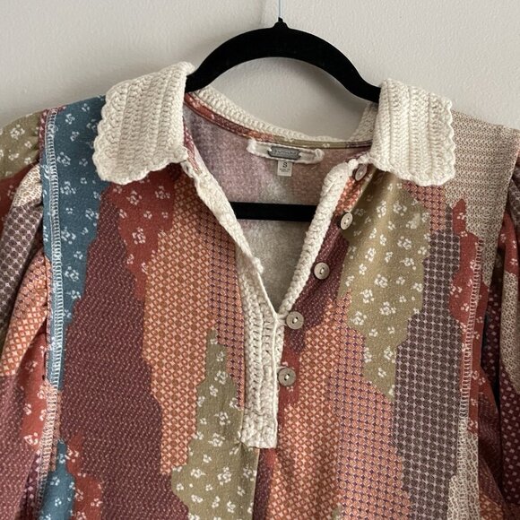 Gimmicks BKE Wmn S Patchwork Mixed Print Fleece Crochet Collar Dolman Henley Top - Picture 7 of 14